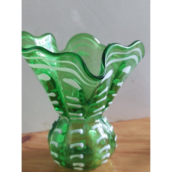 Hand Blown Nailsea Style Green Glass Vase with combed white glass ribs 5 1/2 in - Picture 2 of 7